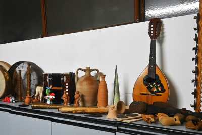 Dal "ci�le" allo "azzebb�nne": a Bari un'associazione conserva 500 antichi strumenti musicali